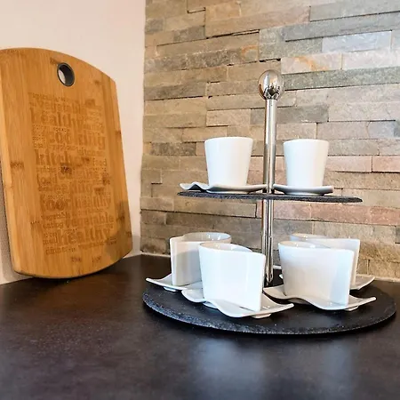 2 Bons Amis&céladon - 2 Dans La Même Résidence * Dijon